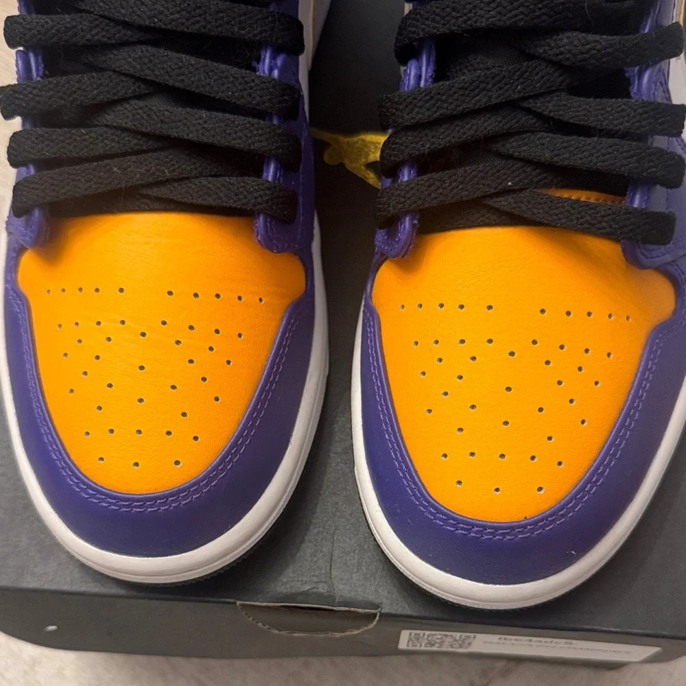 Air Jordan 1 Mid - Black, Purple & Gold - Picture 6 of 10
